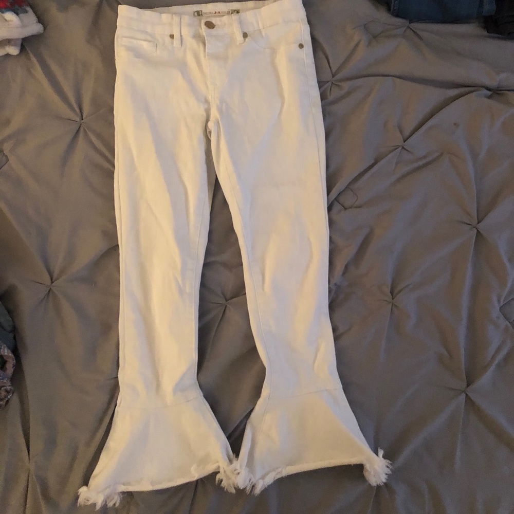 White flare bottom jeans😚😚😚